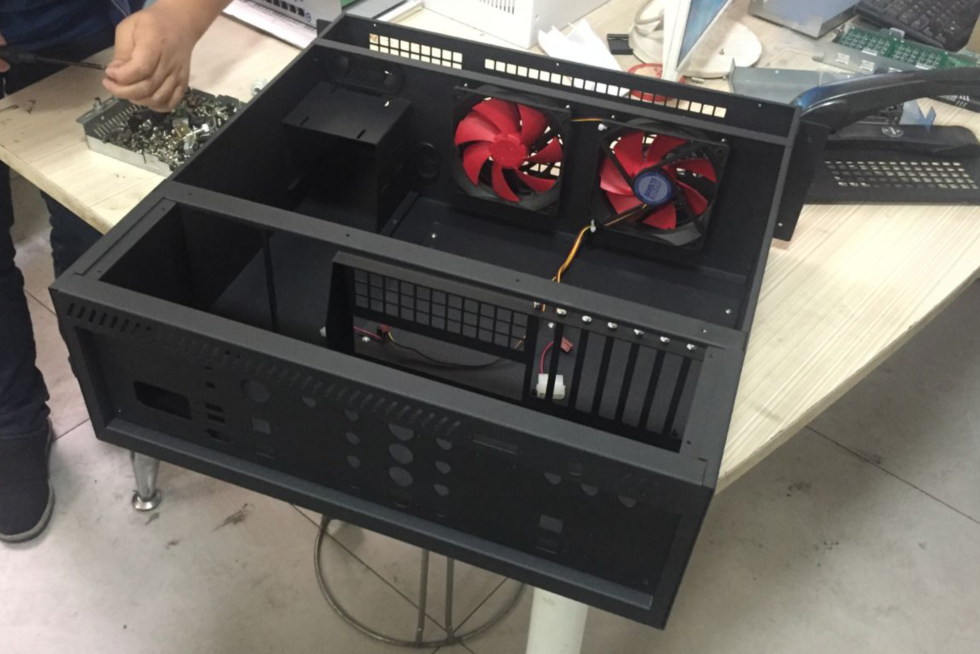 加工機(jī)箱機(jī)柜外殼時(shí)要注意什么呢?