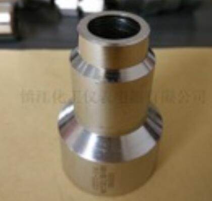 卡套式接头如何安�? width=